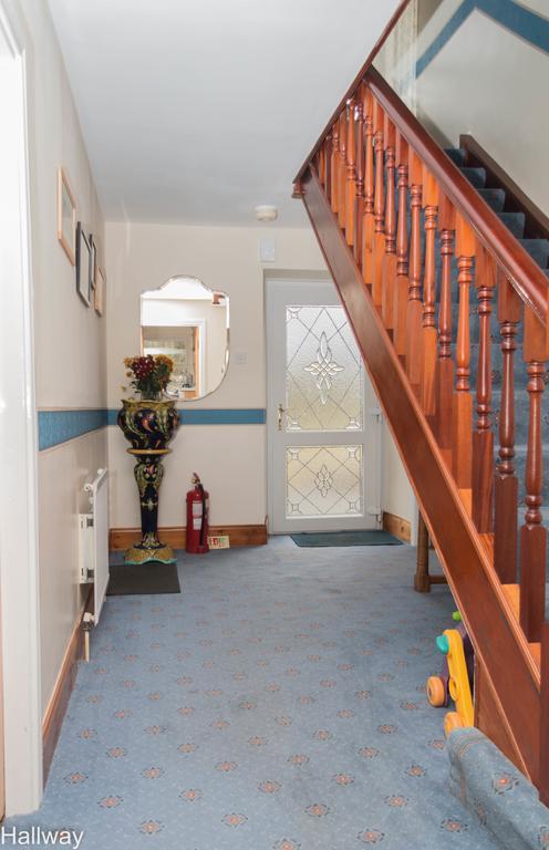 West Woodburn Yellow House מראה חיצוני תמונה